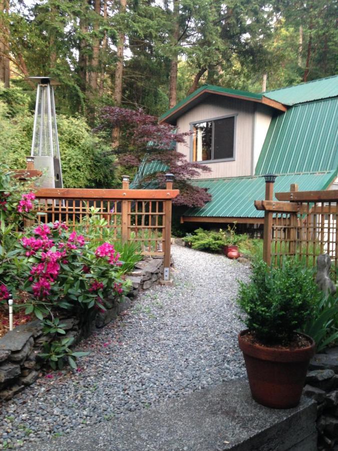 Ganges Salt Spring Carriage House B&B المظهر الخارجي الصورة