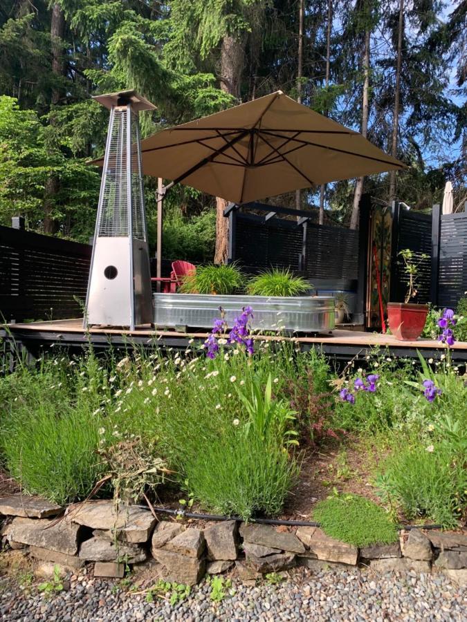 Ganges Salt Spring Carriage House B&B المظهر الخارجي الصورة