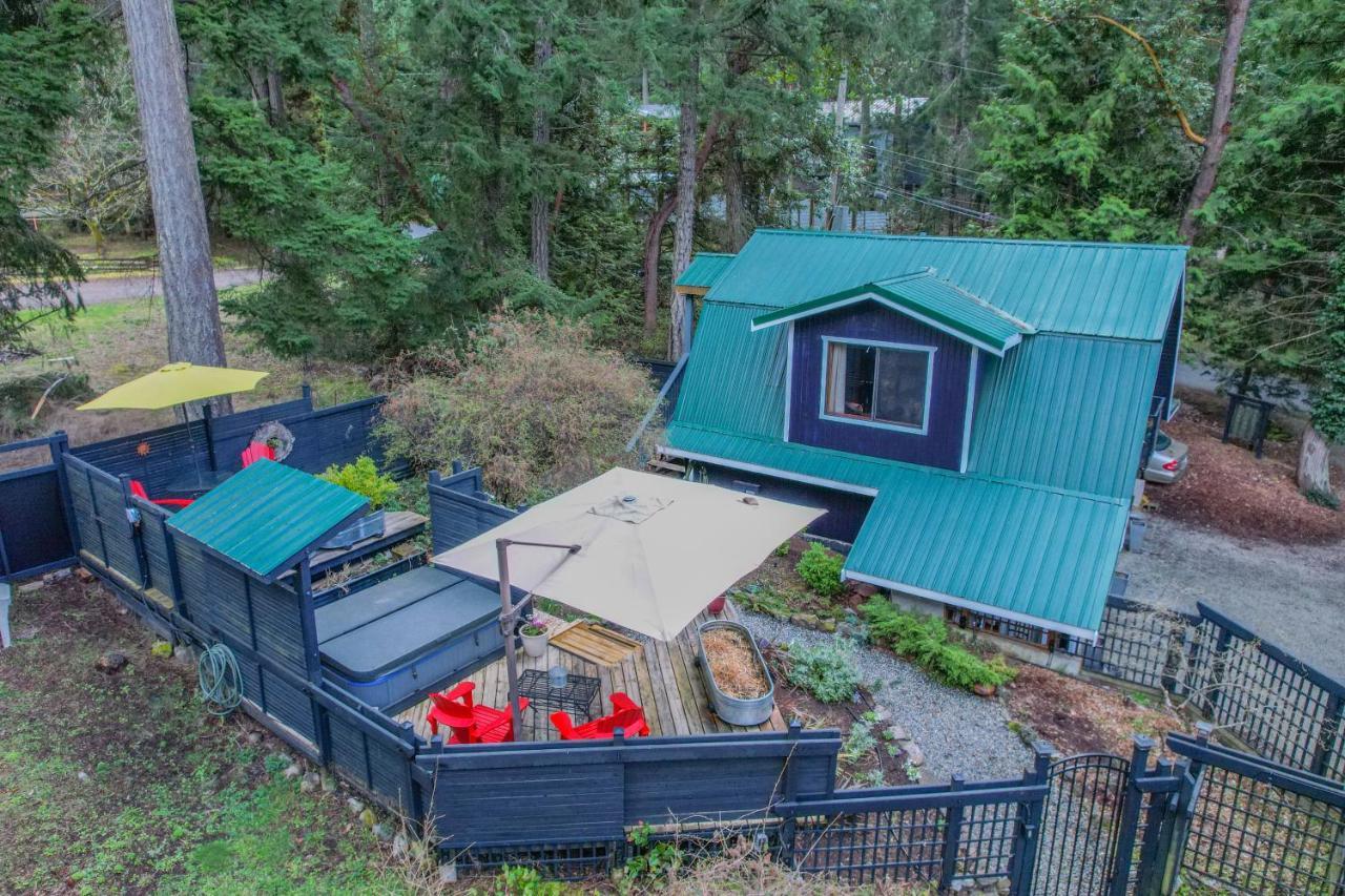 Ganges Salt Spring Carriage House B&B المظهر الخارجي الصورة